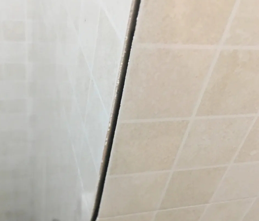 诸城瓷砖空鼓维修公司分享阳台瓷砖脱落的修复过程可以分为以下几个步骤